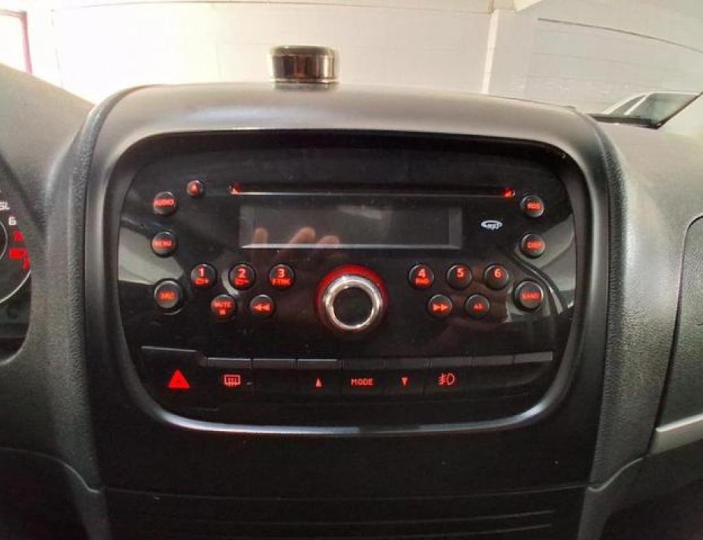 Fiat / Idea Attractive 1.4 Flex 4 Portas Modelo 2013 imagem 16