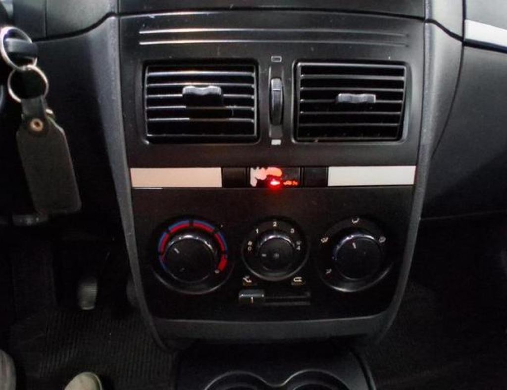 Fiat / Idea Attractive 1.4 Flex 4 Portas Modelo 2013 imagem 17