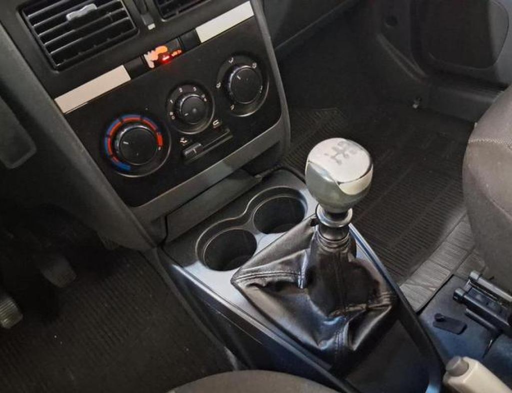 Fiat / Idea Attractive 1.4 Flex 4 Portas Modelo 2013 imagem 18