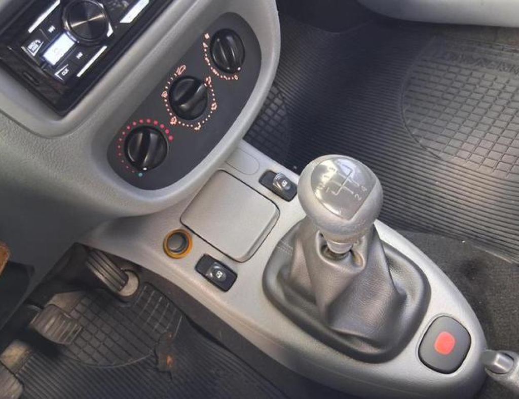 Renault / Clio Campus 1.0 2 Portas Flex Modelo 2011 imagem 15