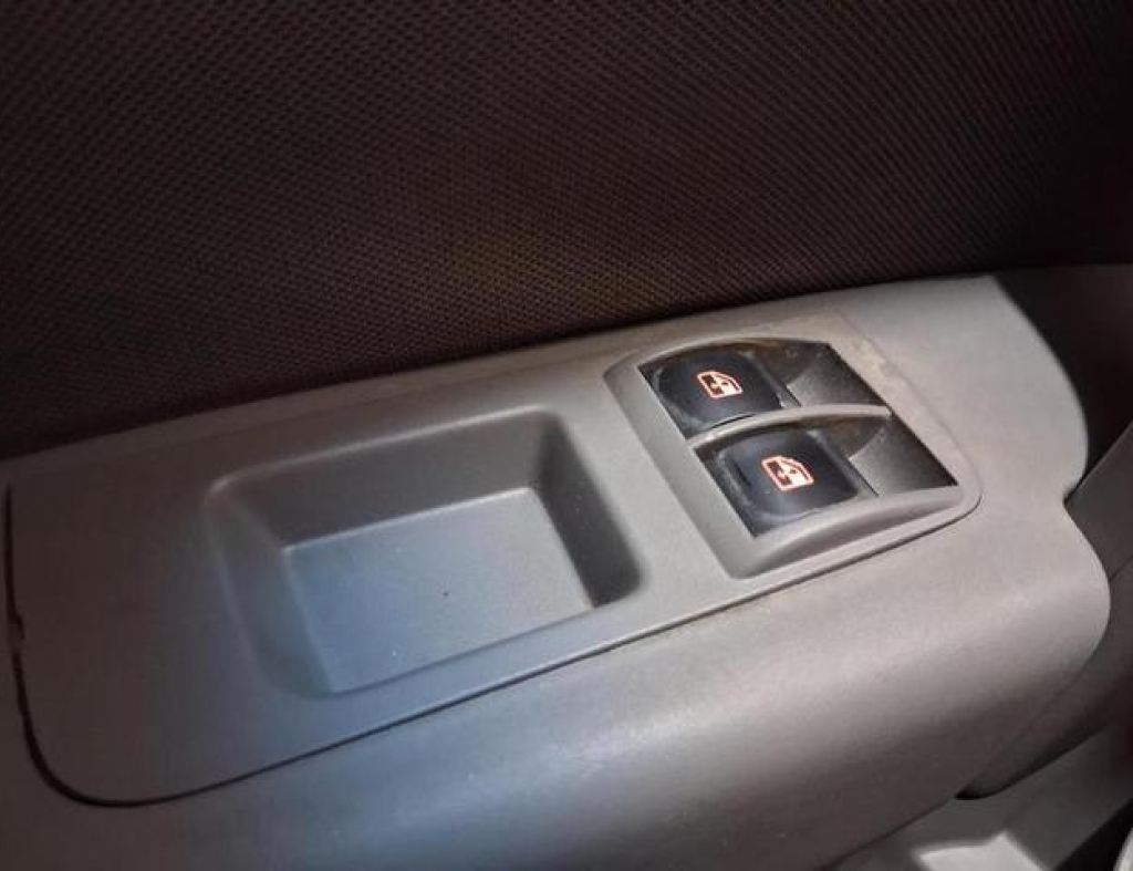 Fiat / Pálio Attractive 1.0 Flex 4 Portas Modelo 2015 imagem 17