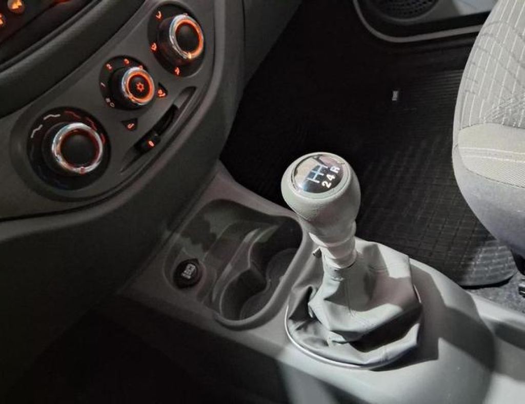 Fiat / Pálio Attractive 1.0 Flex 4 Portas Modelo 2015 imagem 18