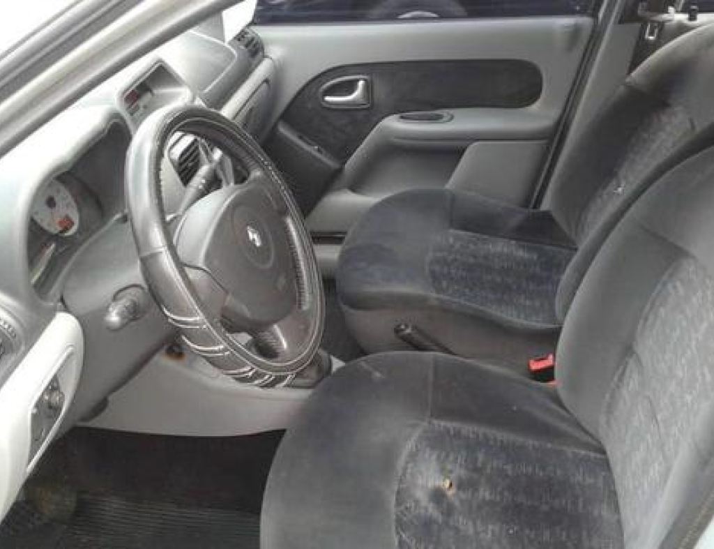 Renault / Clio Sedan Privilege 1.6 Flex 4 Portas Modelo 2009 imagem 12