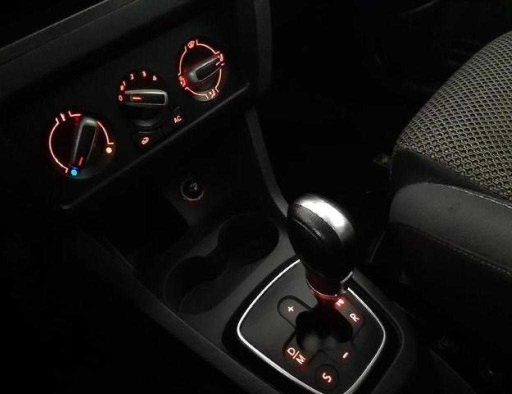 Volkswagen / Spacefox Highline 1.6 Automático Flex 4 Portas Modelo 2011 imagem 16