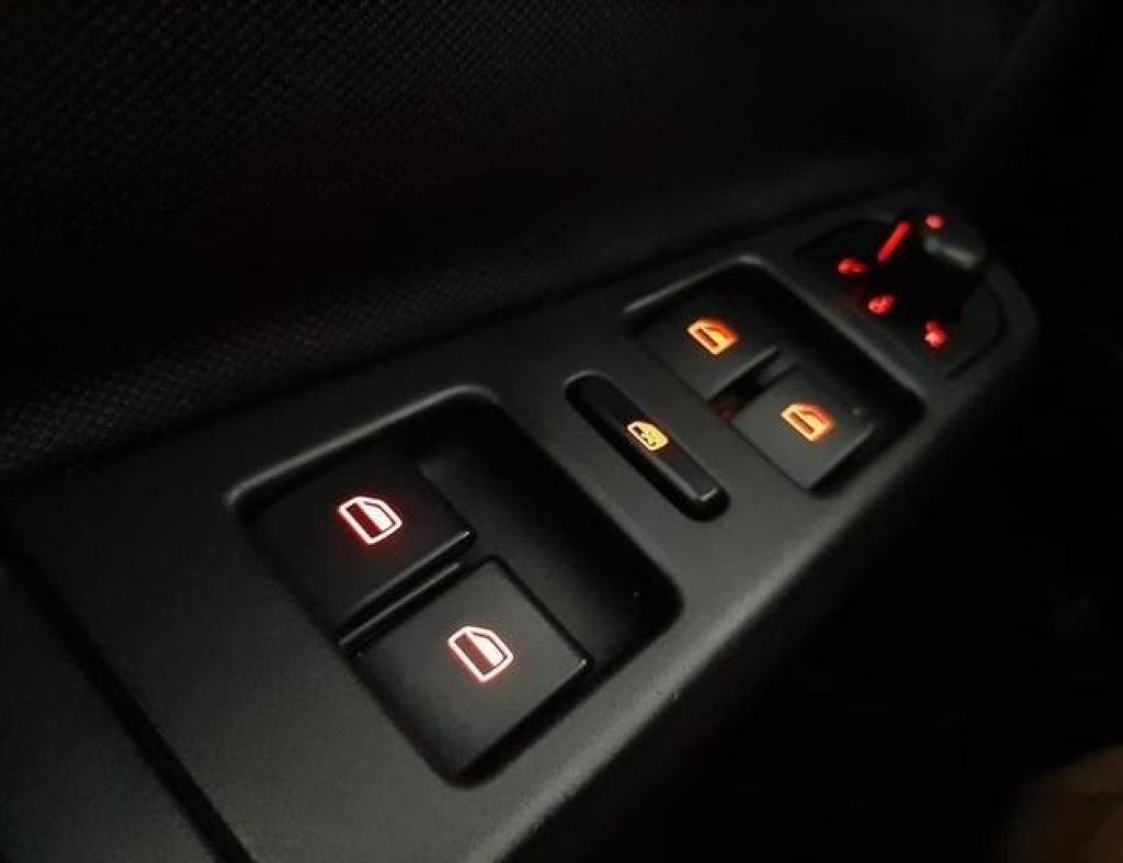 Volkswagen / Spacefox Highline 1.6 Automático Flex 4 Portas Modelo 2011 imagem 18