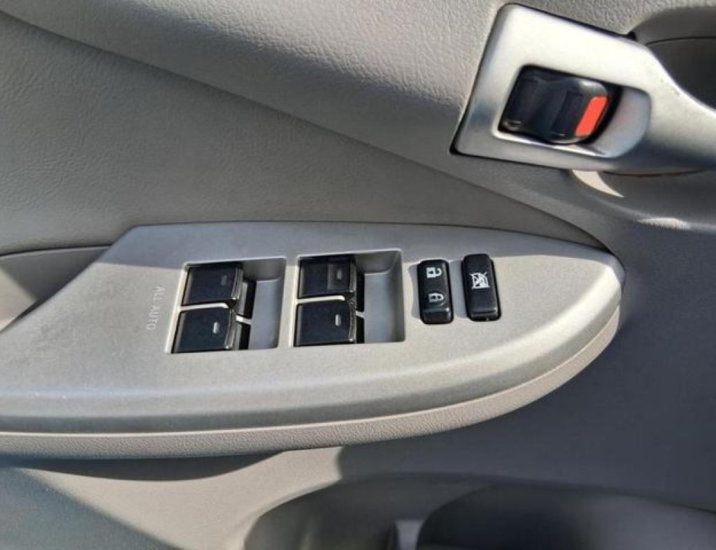 Toyota / Corolla Xei 2.0 Automático Flex 4 Portas Modelo 2013 imagem 15