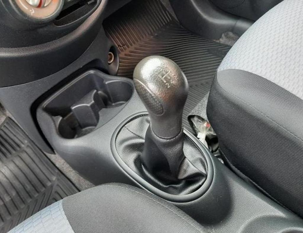 Nissan / March Sv 1.6 Flex 4 Portas Modelo 2014 imagem 24