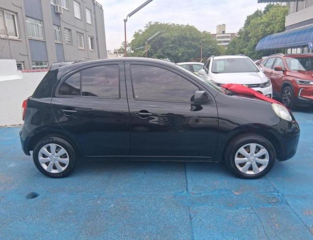 Nissan / March S 1.6 Flex 4 Portas Modelo 2014 imagem 5