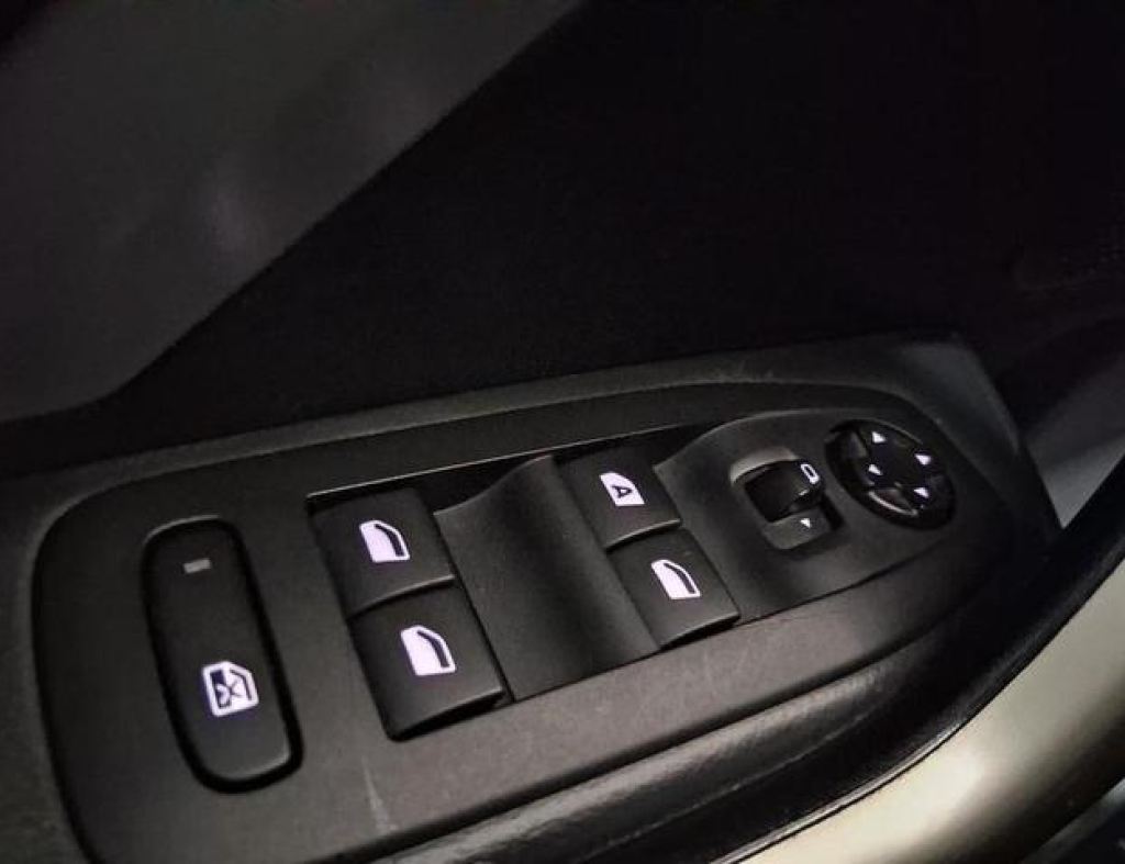 Peugeot 2008 Allure 1.6 Automático  4P. Modelo 2017.Ipva 2026 Cortesia imagem 17