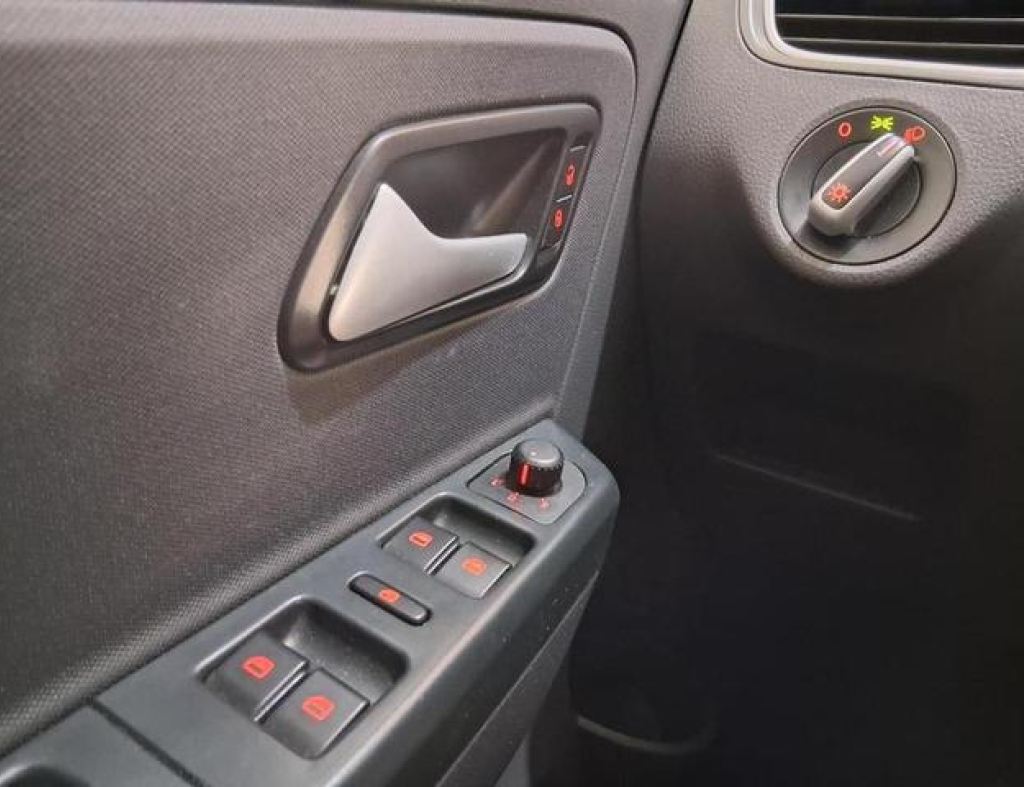 Volkswagem / Fox Trendline 1.6 Flex 4 Portas Modelo 2014 imagem 11