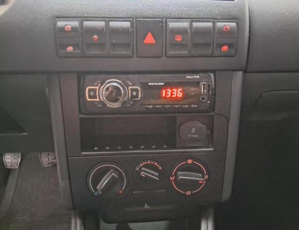 Volkswagen / Gol Power 1.0 4 Portas Modelo 2003 imagem 14