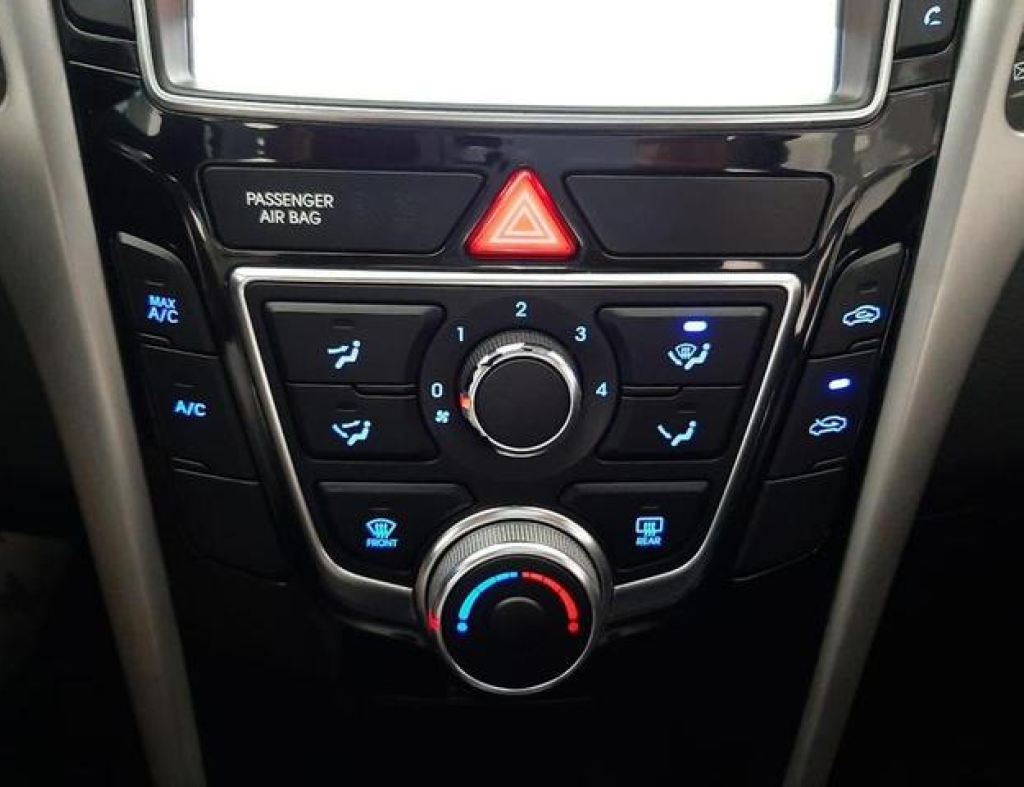 Hyundai I30 1.8 Mpi 16V Gasolina 4P Automatico 2015 imagem 19