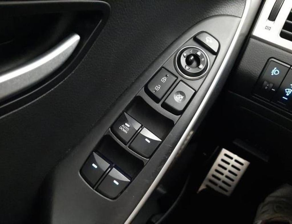 Hyundai I30 1.8 Mpi 16V Gasolina 4P Automatico 2015 imagem 20