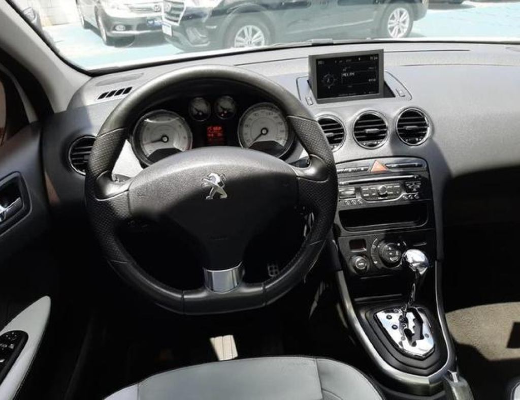 Peugeot / 308 Roland Garros 1.6 Turbo Automático Flex 4 Portas Modelo 2015 imagem 13