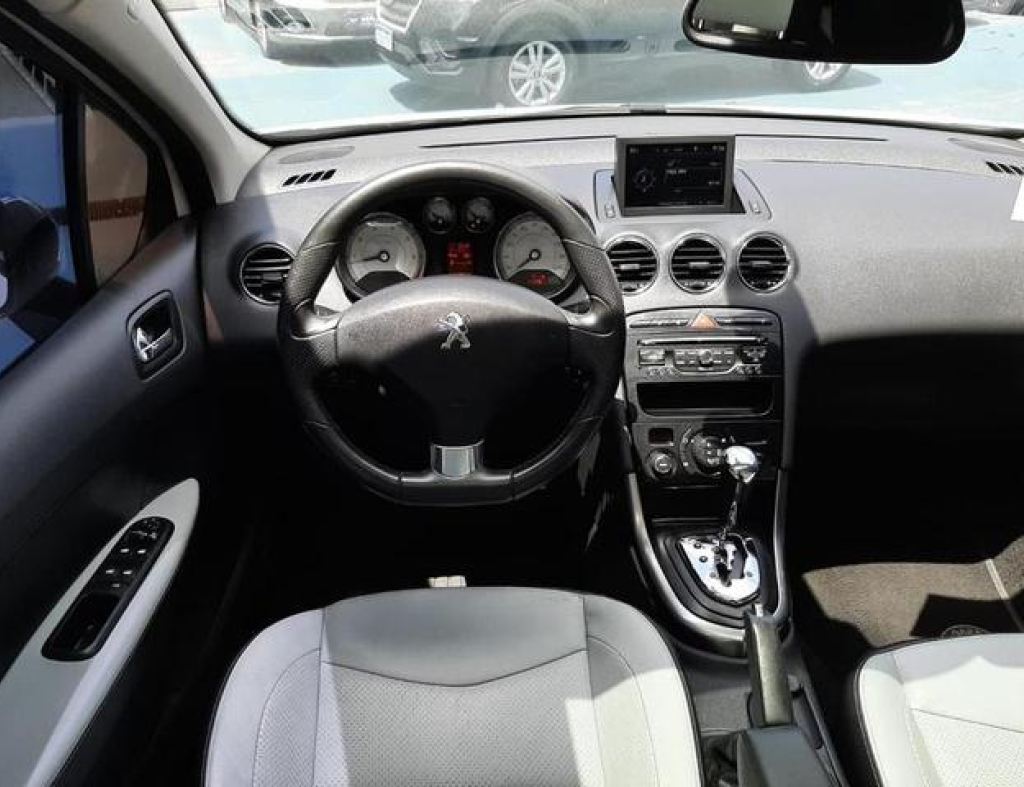 Peugeot / 308 Roland Garros 1.6 Turbo Automático Flex 4 Portas Modelo 2015 imagem 14