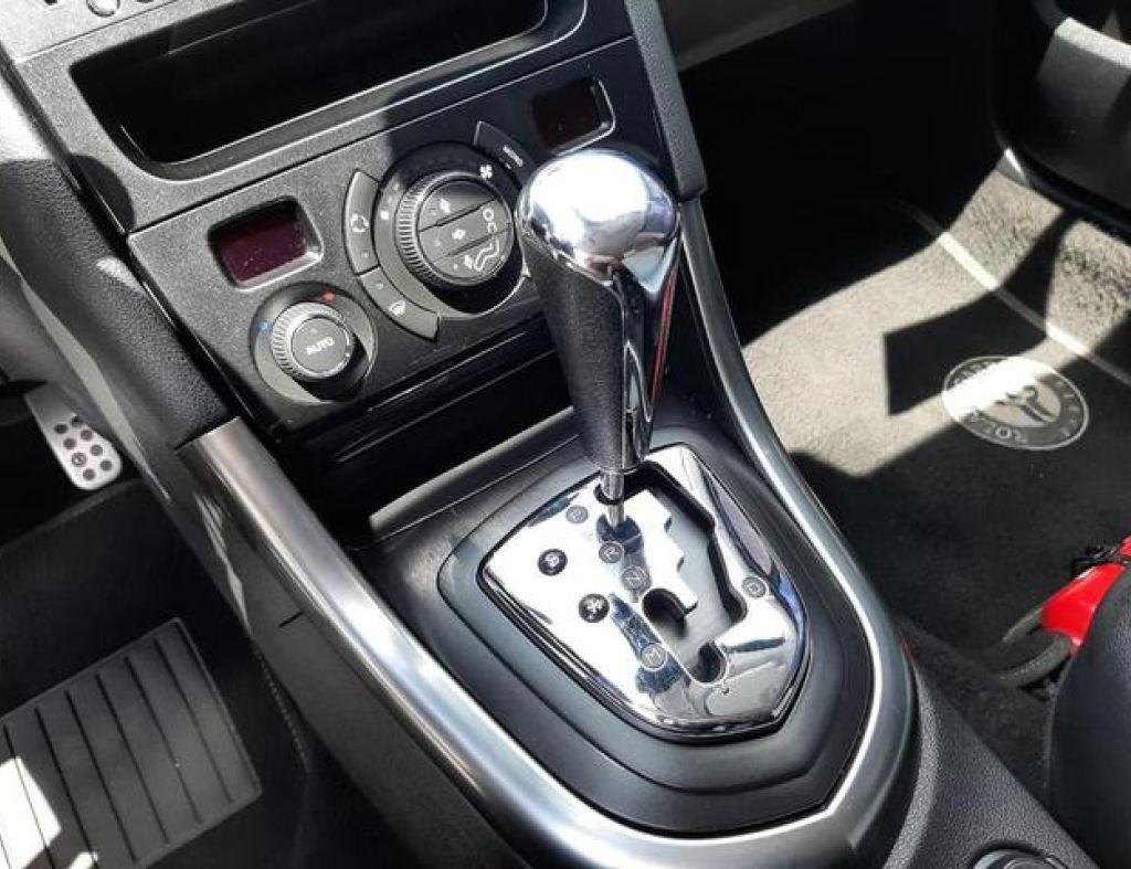 Peugeot / 308 Roland Garros 1.6 Turbo Automático Flex 4 Portas Modelo 2015 imagem 19