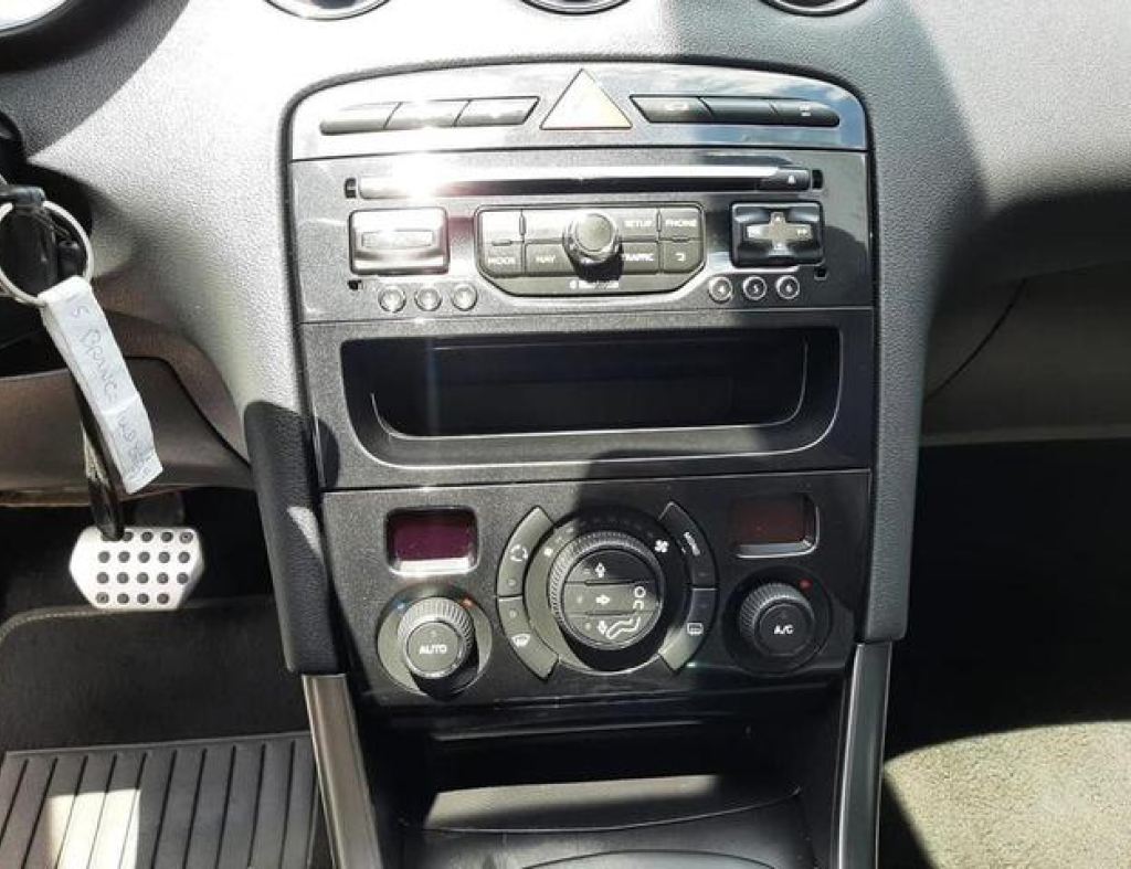 Peugeot / 308 Roland Garros 1.6 Turbo Automático Flex 4 Portas Modelo 2015 imagem 20