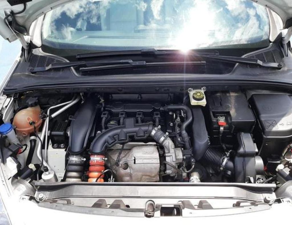 Peugeot / 308 Roland Garros 1.6 Turbo Automático Flex 4 Portas Modelo 2015 imagem 23