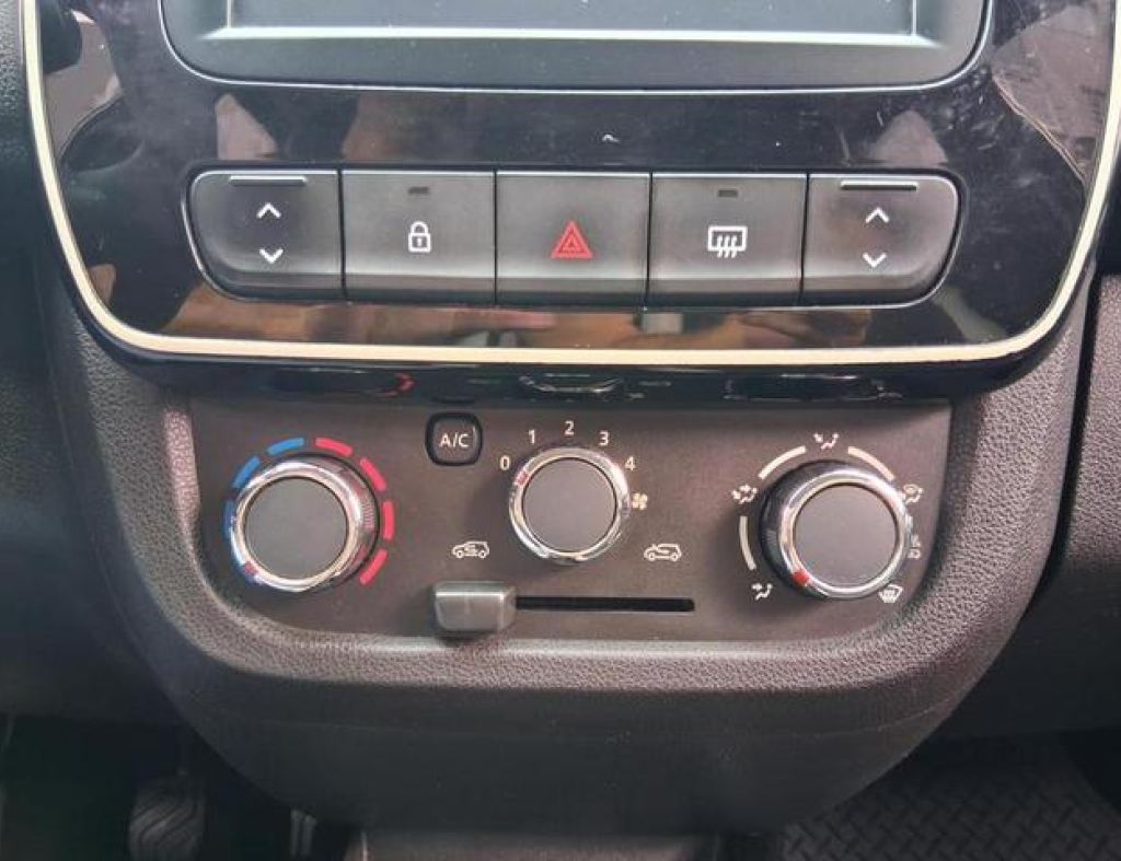 Renault / Kwid Intense 1.0 Flex 4 Portas Modelo 2019 imagem 16