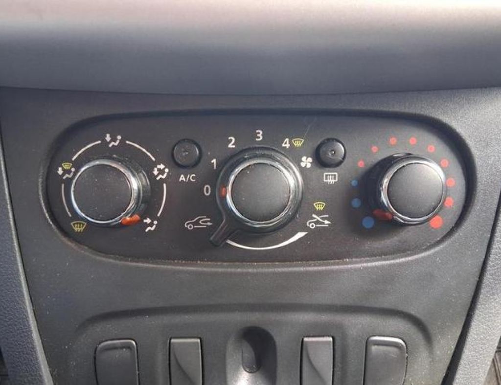 Renault / Sandero Authentic 1.0 Flex 4 Portas Modelo 2016 imagem 15