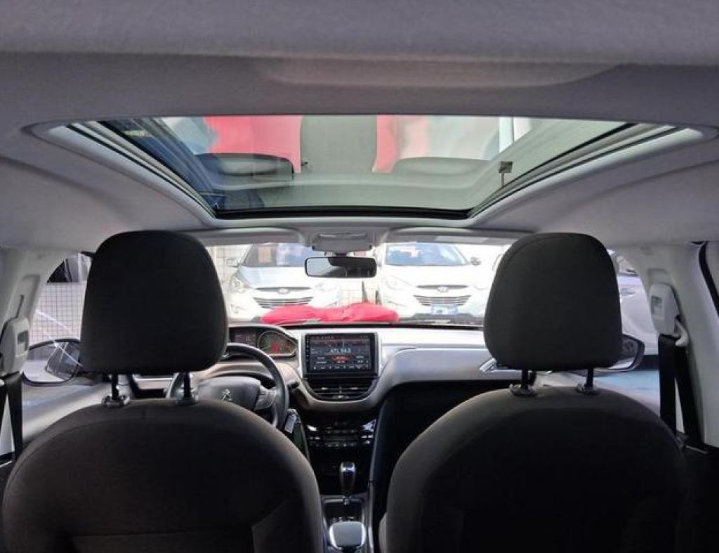 Peugeot / 2008 Griffe 1.6 Automático Flex 4 Portas Modelo 2018 imagem 10