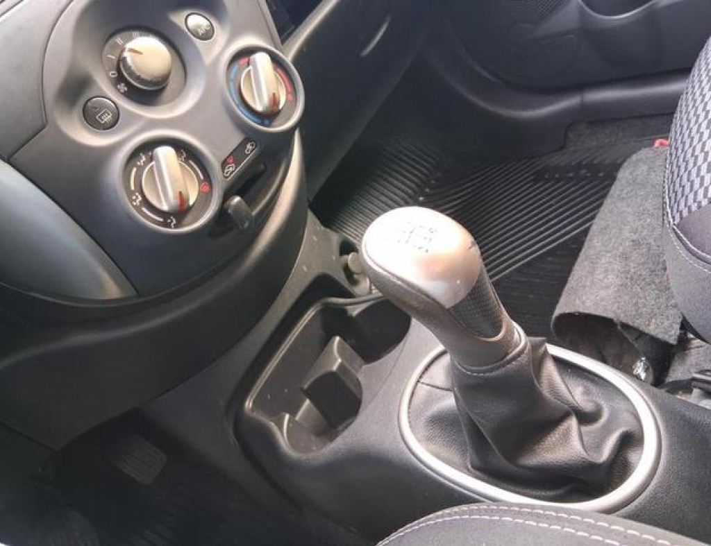 Nissan / March Sv 1.6 Flex 4 Portas Modelo 2015 imagem 18