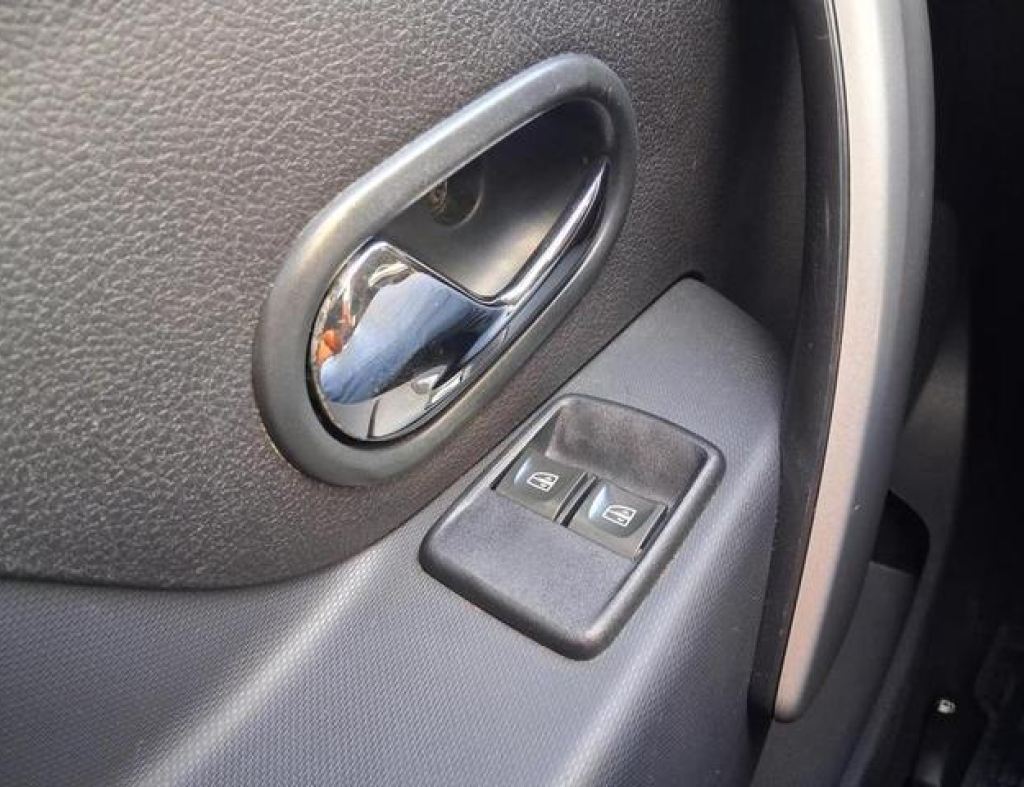 Renault / Sandero Expression 1.6 Automático Flex 4 Portas Modelo 2015 imagem 15
