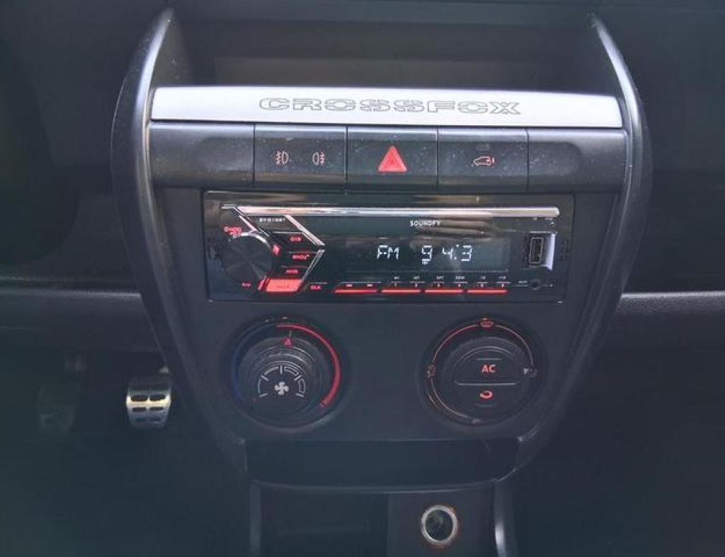 Volkswagen / Crossfox 1.6 Flex 4 Portas Modelo 2008 imagem 15