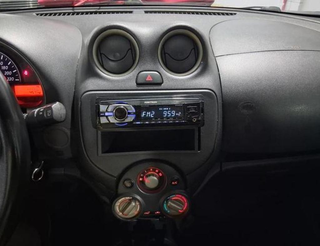 Nissan / March S 1.0 Flex 4 Portas Modelo 2013 imagem 10