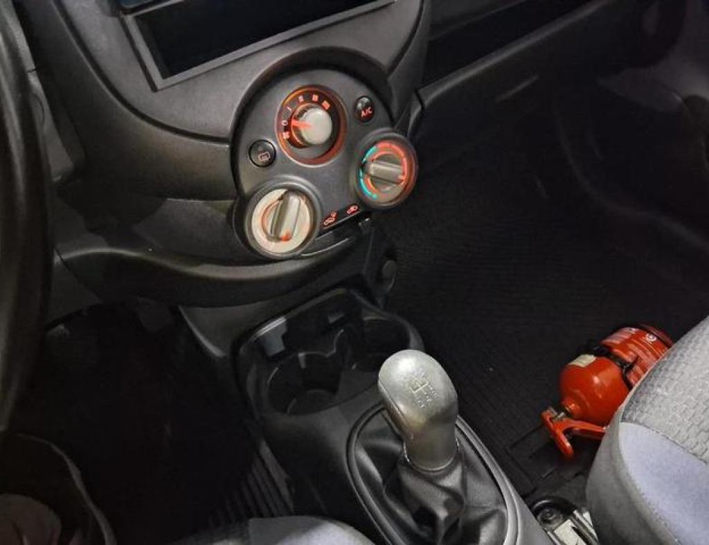 Nissan / March S 1.0 Flex 4 Portas Modelo 2013 imagem 15