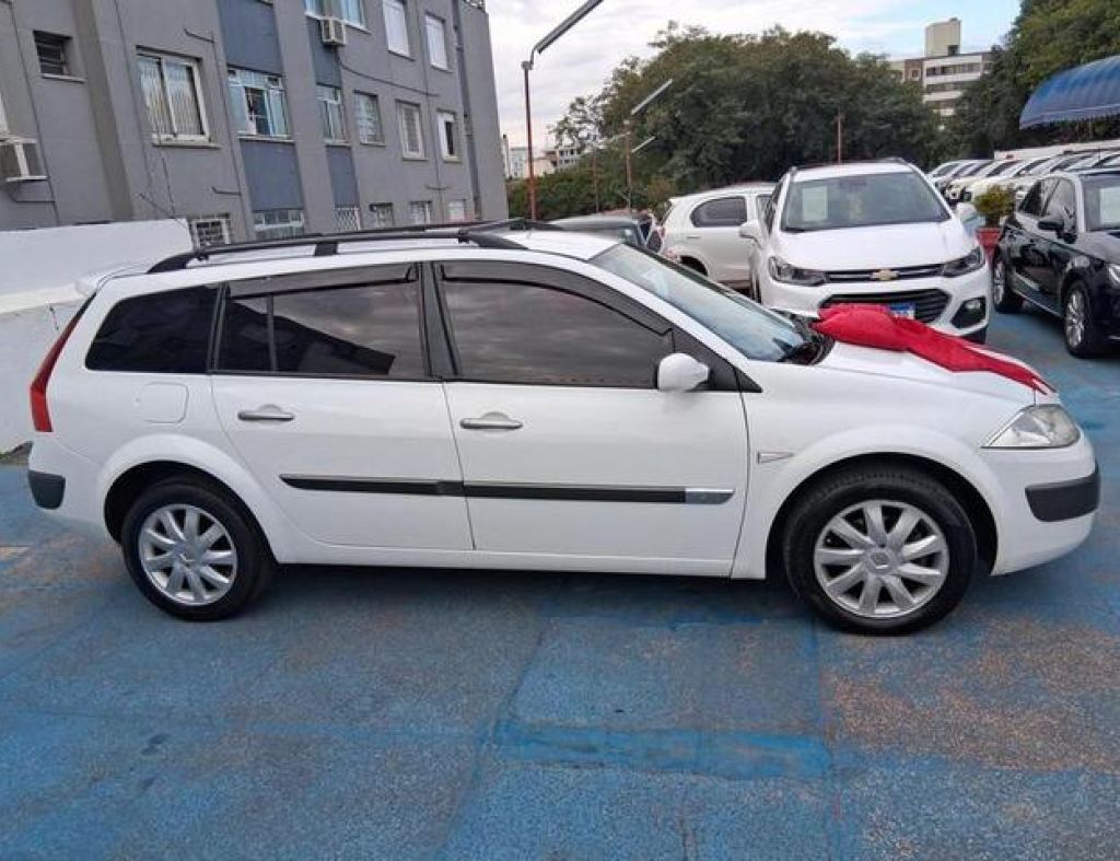 Renault / Megane Grand Tour Dynamique 1.6 16V Flex 4 Portas Modelo 2013 imagem 3