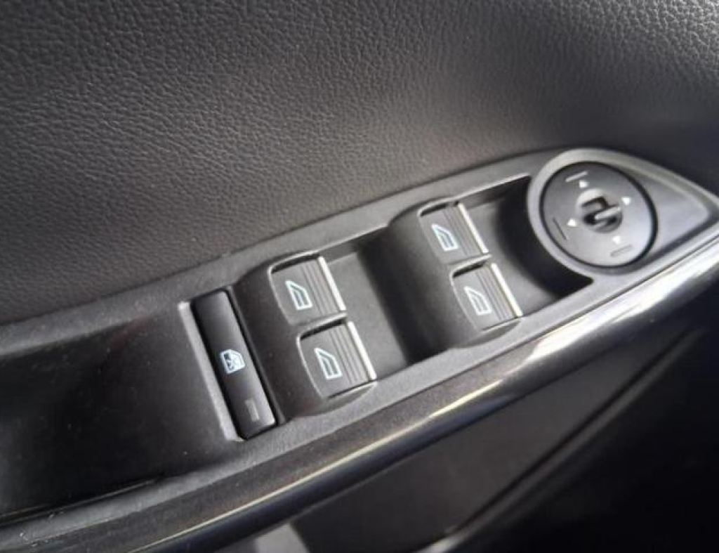Ford / Focus Titanium 2.0 Automático Flex Modelo 2017 imagem 19
