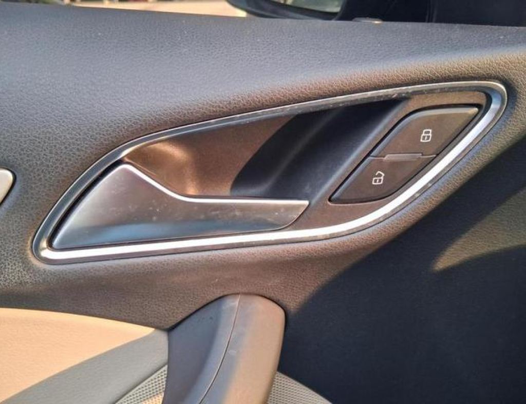 Audi / Q3 1.4 Tfsi Automático 4 Portas Modelo 2017 imagem 16