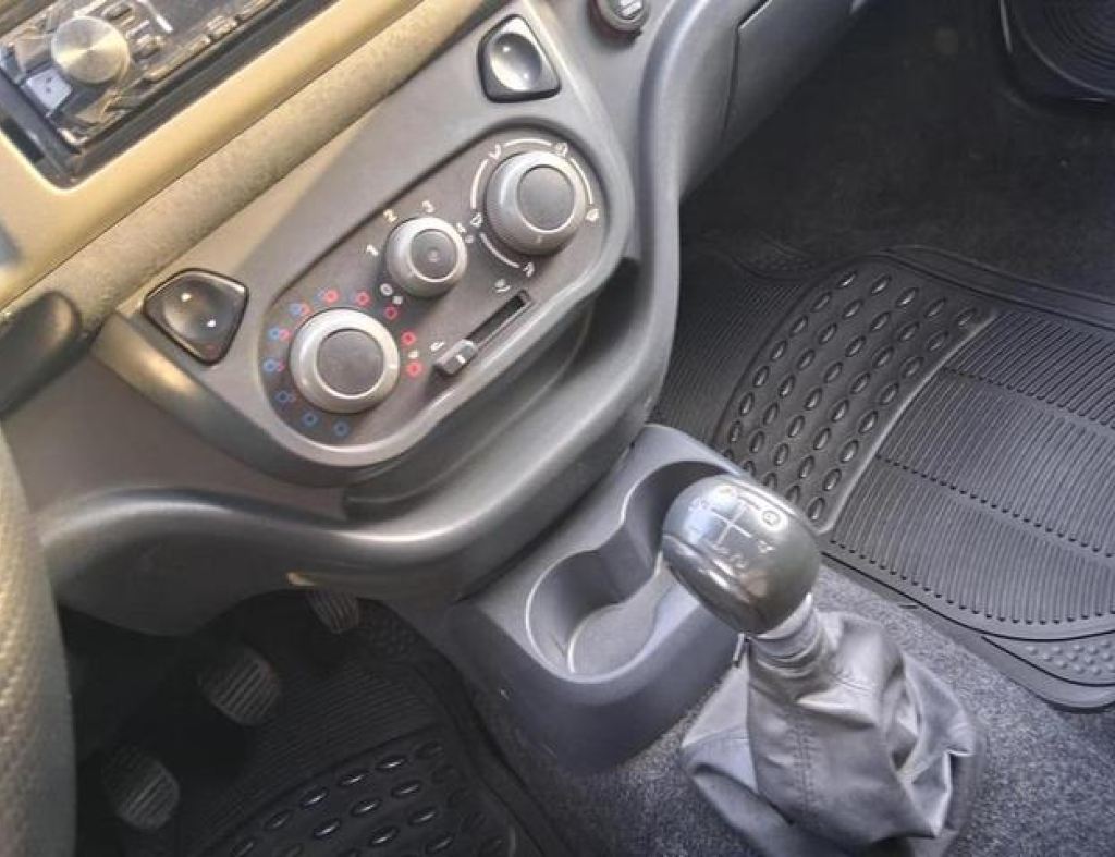 Fiat / Uno Vivace 1.0 Flex 4 Portas Modelo 2015 imagem 14