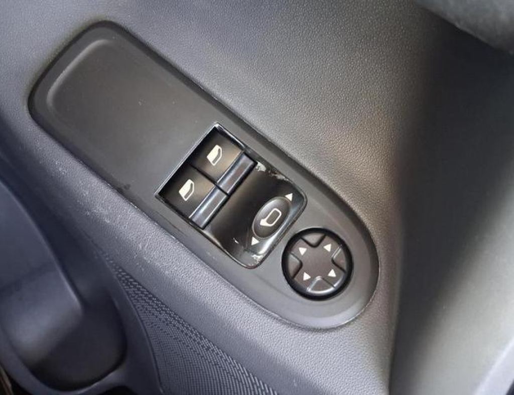 Citroen / C3 Origine 1.5 Flex 4 Portas Modelo 2014 imagem 17