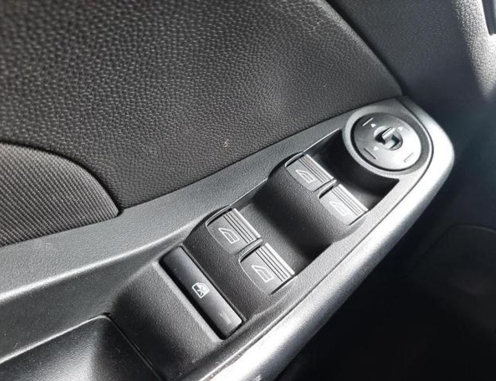 Ford / New Fiesta Hatch Sel 1.6 Automático Flex 4 Portas Modelo 2017 imagem 23