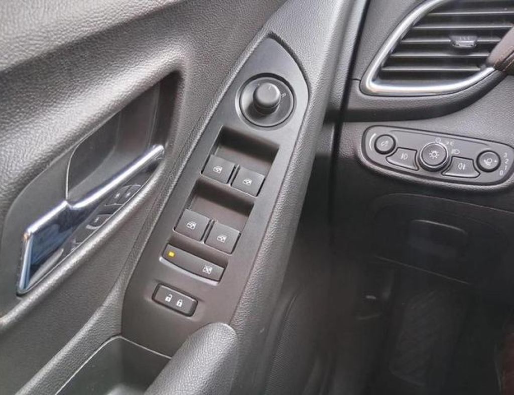 Chevrolet / Tracker Premier 1.4 Automática Flex 4 Portas Modelo 2018 imagem 21