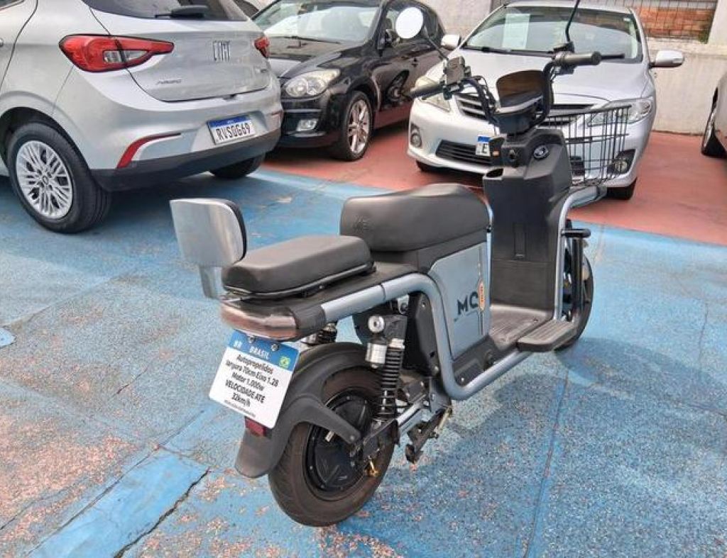 Moto Chefe Scooter Elétrica Ret 1000W 2 Lugares Modelo 2025 imagem 4 Moto Chefe Scooter Elétrica Ret 1000W 2 Lugares Modelo 2025 imagem 4
